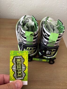 Men 8/1/2 High-Top Sneakers in Neon Green and Black